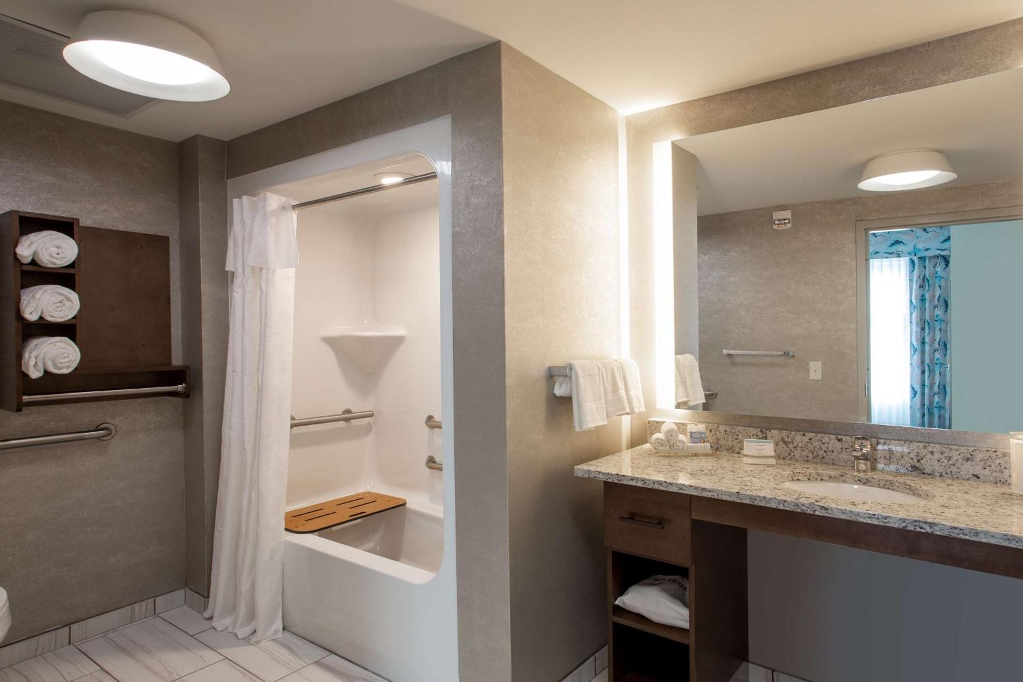 Hotel Homewood By Hilton Coastal Grand Mall